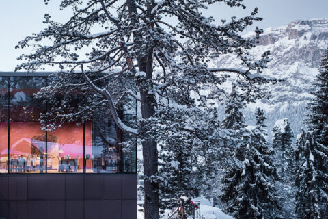 An exterior shot of guests dining at Waldhaus Flims Wellness Resort & Spa in the winter